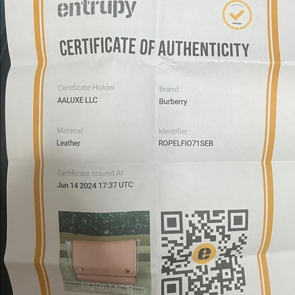 Burberry Blush Pink Leather Wallet with Gold Accents - Picture 4 of 6